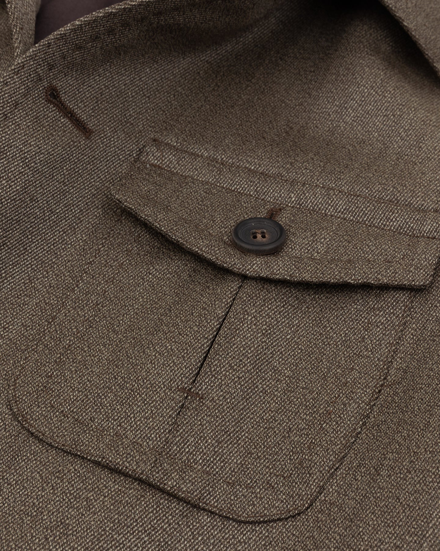 Brown jacket with chest pocket and horn butons