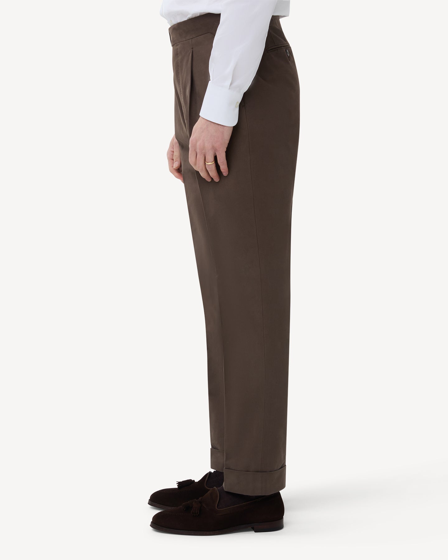 The side of tobacco cotton trousers with single pleats and side adjusters